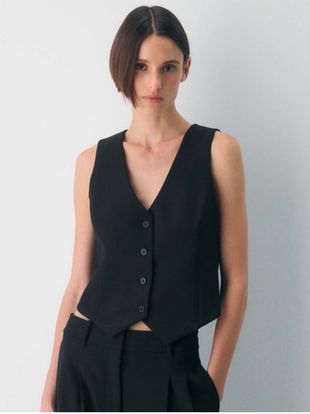 Babaton Aritzia Black Sleeveless V-Neck Deniro Button Vest